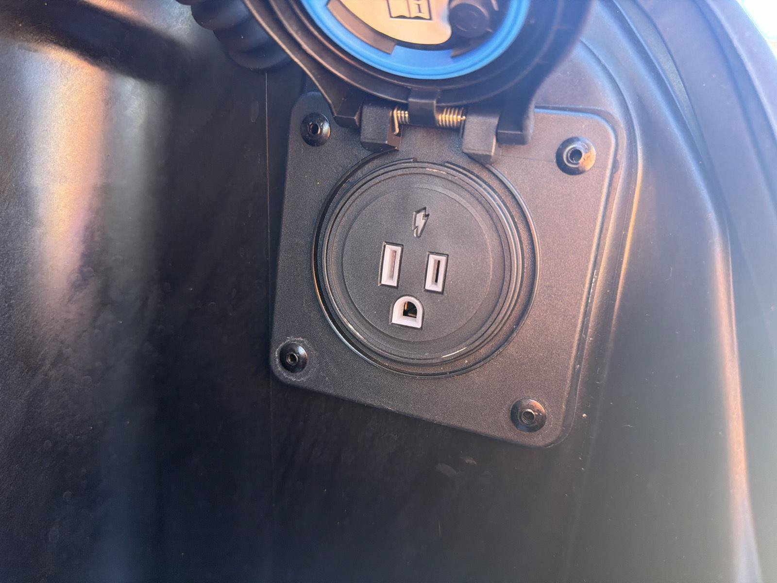Used 2025 RAM 1500 Tungsten w/ Towing Technology Group AWD/4WD image 15