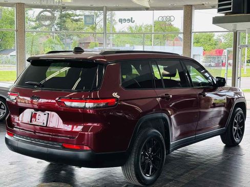 Used 2024 Jeep Grand Cherokee L Altitude AWD/4WD image 7