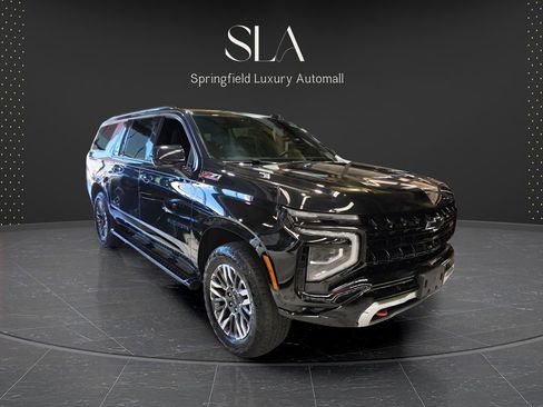 Used 2025 Chevrolet Suburban Z71 image 1
