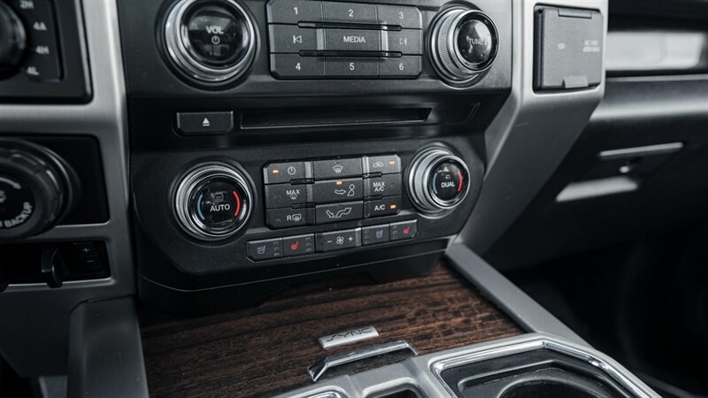 Used 2016 Ford F150 Platinum w/ Equipment Group 701A Luxury AWD/4WD image 37