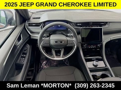 New 2025 Jeep Grand Cherokee L Laredo image 21