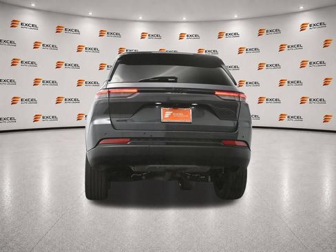 Used 2022 Jeep Grand Cherokee Altitude AWD/4WD image 38