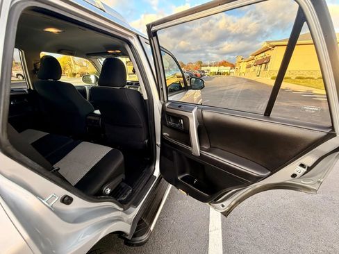 Used 2015 Toyota 4Runner 4WD image 9