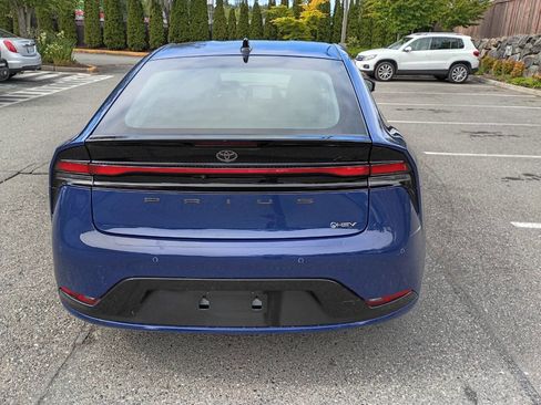 Used 2026 Toyota Prius XLE AWD/4WD image 4