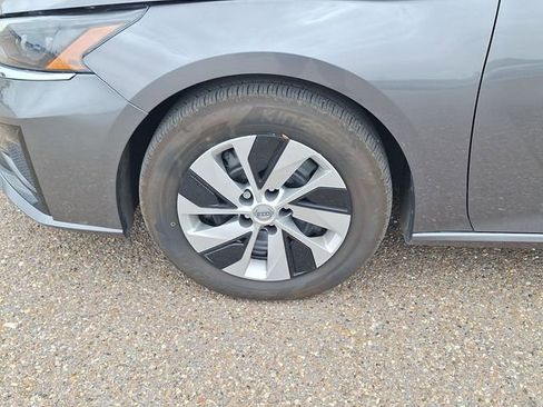 Certified 2025 Nissan Altima 2.5 S FWD image 25