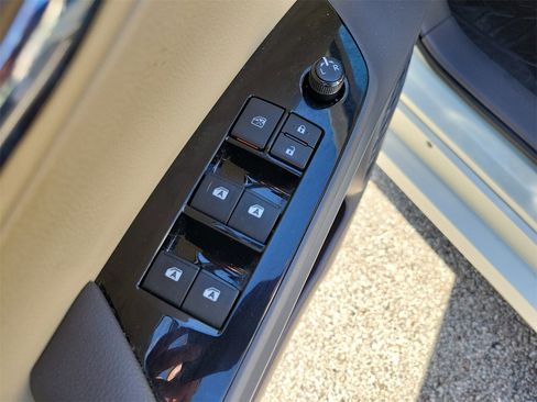 Used 2018 Toyota Prius Four image 14