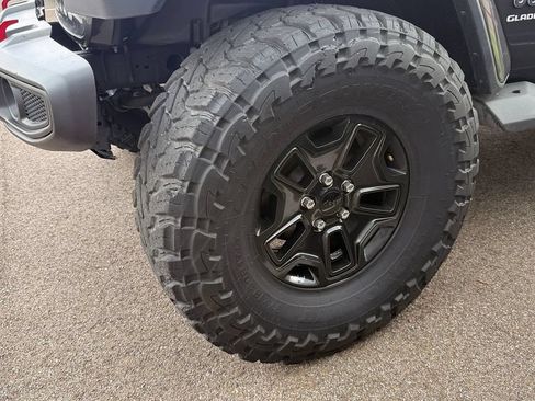 Used 2020 Jeep Gladiator Overland AWD/4WD image 4