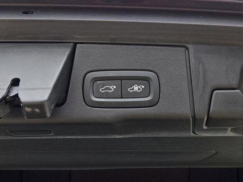 Used 2023 Volvo XC60 B5 Core FWD image 31