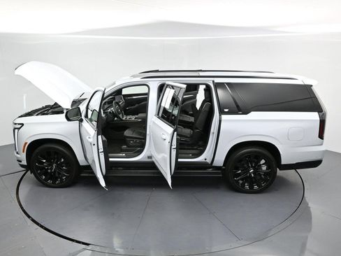 Certified 2026 Cadillac Escalade ESV Platinum Sport w/ LPO, ONYX Package AWD/4WD image 46