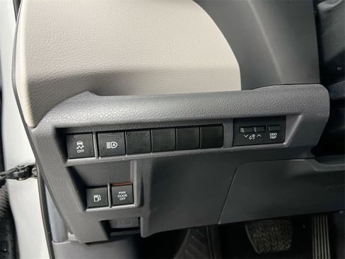 Used 2024 Toyota Sienna XLE image 18