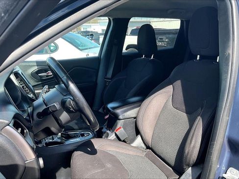 Used 2020 Jeep Cherokee Latitude w/ Cold Weather Group image 18