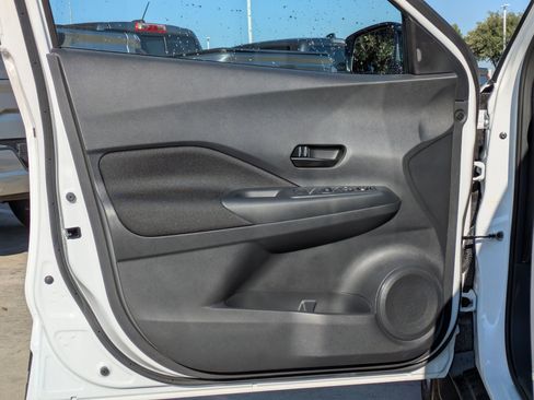 New 2025 Nissan Kicks Play S image 11