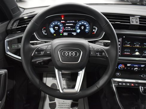 Used 2025 Audi Q3 2.0T Premium w/ Convenience Package AWD/4WD image 28