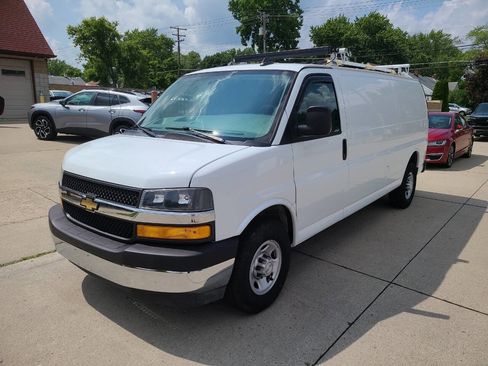 Used 2018 Chevrolet Express 2500 Extended image 6