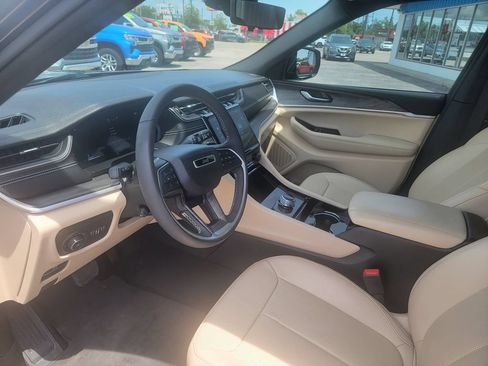 Used 2023 Jeep Grand Cherokee L Limited w/ Luxury Tech Group II RWD image 15