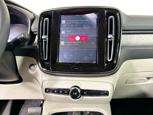 Used 2025 Volvo XC40 B5 Plus w/ Protection Package Premier image 11