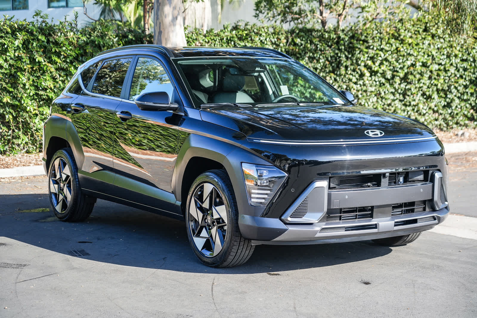 Used 2024 Hyundai Kona Limited AWD/4WD image 5
