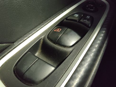 Used 2020 Nissan Versa SR FWD image 27