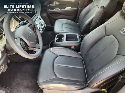 Used 2026 Chrysler Pacifica Select w/ S Appearance Package FWD image 10