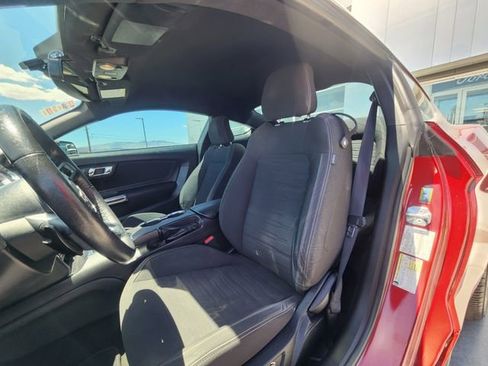 Used 2017 Ford Mustang Coupe RWD image 11