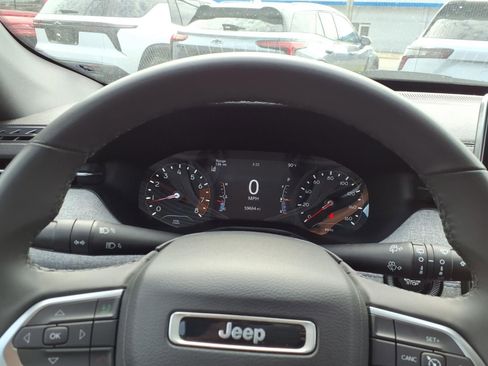 Used 2024 Jeep Compass Latitude AWD/4WD image 10