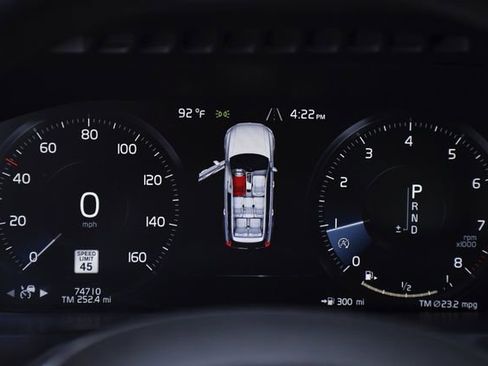 Used 2018 Volvo XC90 T5 Momentum w/ Convenience Package FWD image 10