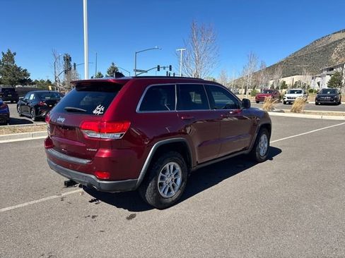 Used 2018 Jeep Grand Cherokee Laredo image 3