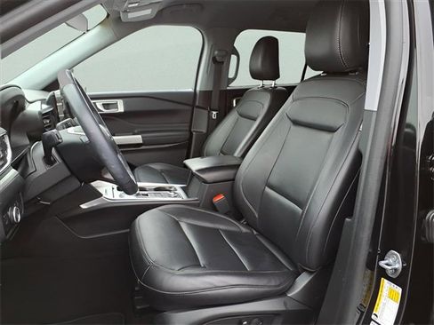 Used 2023 Ford Explorer XLT w/ Equipment Group 202A image 13