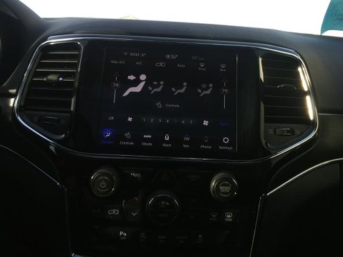 Used 2020 Jeep Grand Cherokee Limited image 22