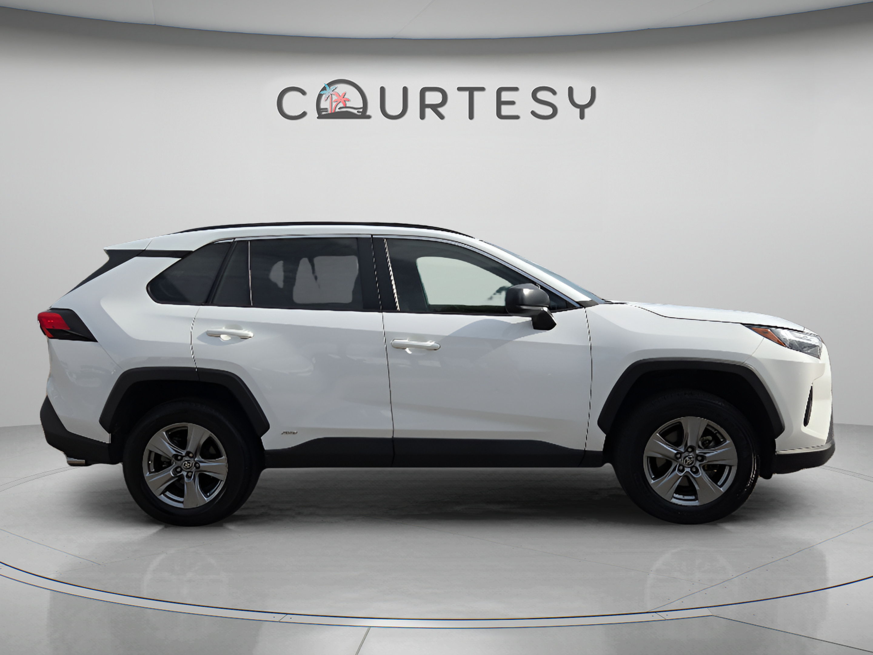 Used 2024 Toyota RAV4 LE AWD/4WD image 6