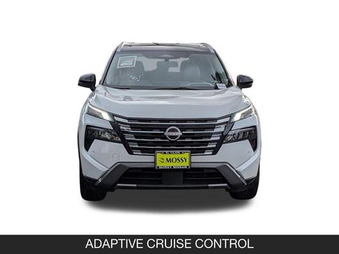 Certified 2025 Nissan Rogue SL w/ Tech Package FWD image 4