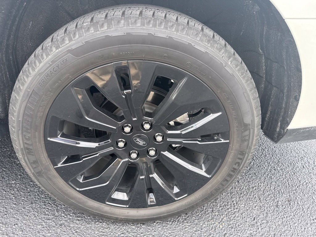 Used 2025 Ford Expedition Max Platinum w/ Stealth Appearance Package AWD/4WD image 9
