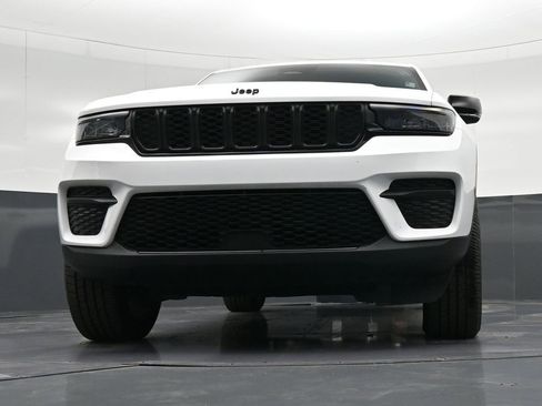 Used 2022 Jeep Grand Cherokee Altitude image 43