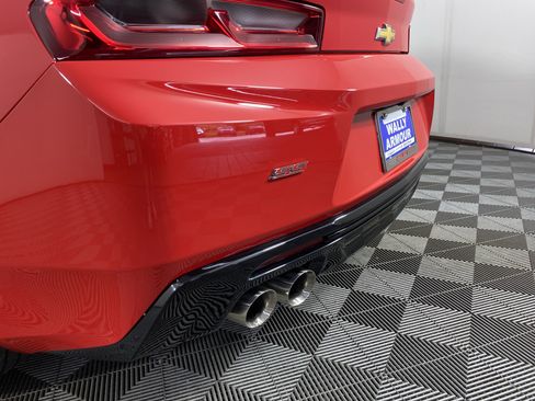 Used 2018 Chevrolet Camaro SS RWD image 10