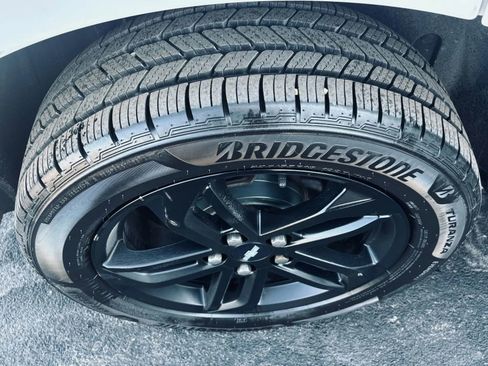 Used 2017 Chevrolet Equinox LT w/ Sport Edition image 3