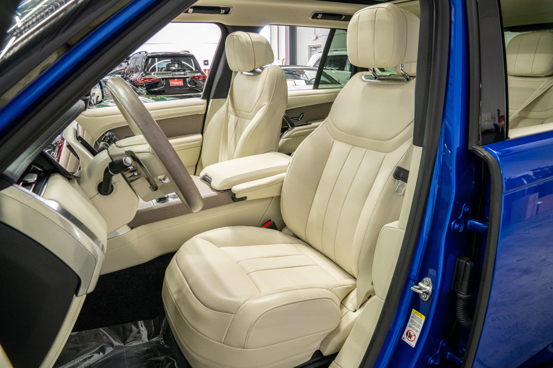 Used 2025 Land Rover Range Rover SE AWD/4WD image 25