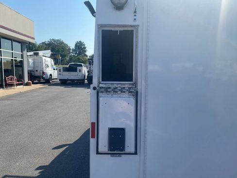 Used 2016 Chevrolet Express 3500 image 24