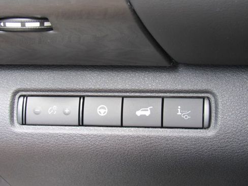 New 2026 Nissan Pathfinder Platinum FWD image 32