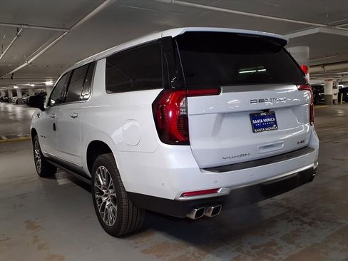 Used 2026 GMC Yukon XL Denali w/ Sun & Power Step Package AWD/4WD image 10
