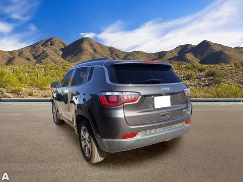 Used 2020 Jeep Compass Latitude FWD image 3