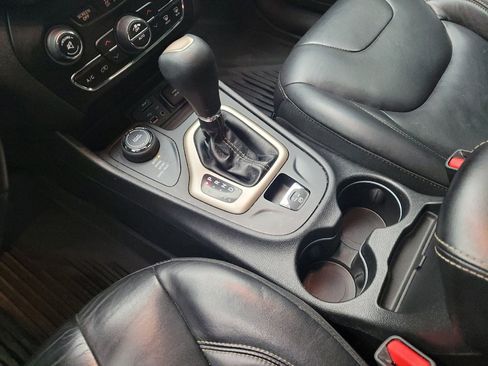 Used 2018 Jeep Cherokee Limited image 26