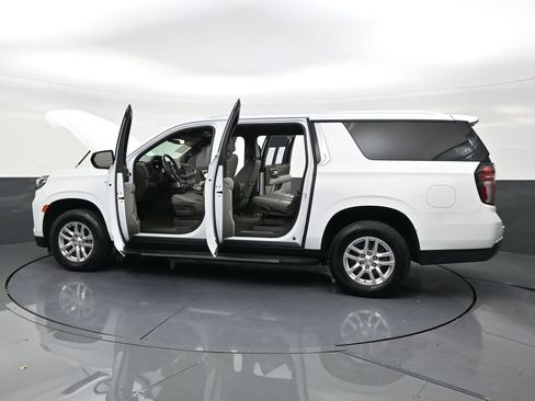 Used 2022 Chevrolet Suburban LT image 31