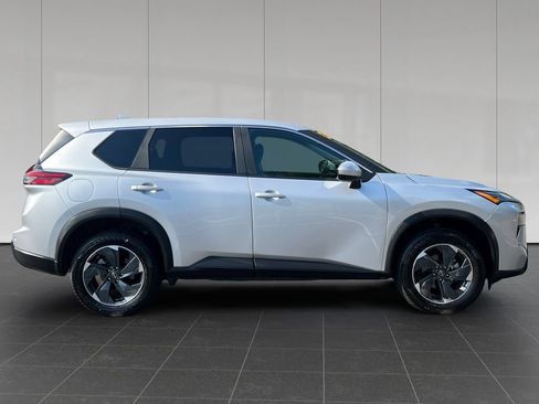 Used 2024 Nissan Rogue SV AWD/4WD image 6