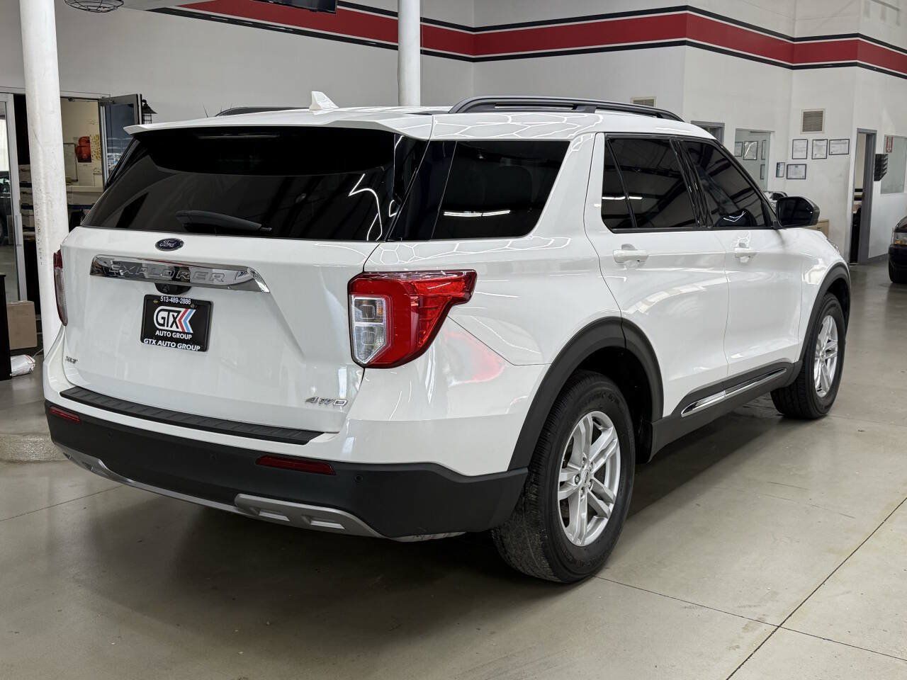 Used 2021 Ford Explorer XLT w/ Equipment Group 202A AWD/4WD image 2