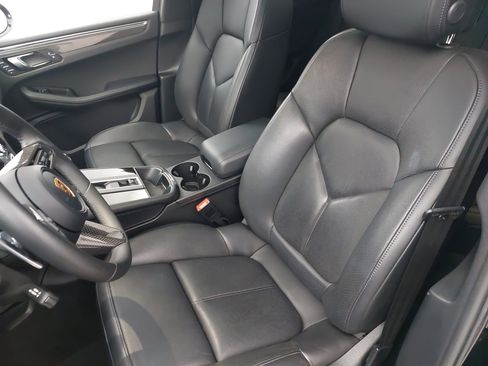 Certified 2022 Porsche Macan AWD/4WD image 17