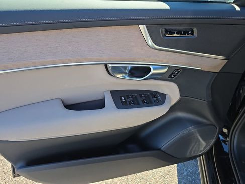 New 2025 Volvo XC90 B6 Core w/ Climate Package image 11