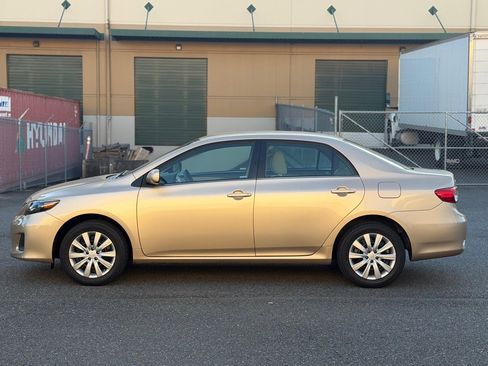 Used 2013 Toyota Corolla LE FWD image 3