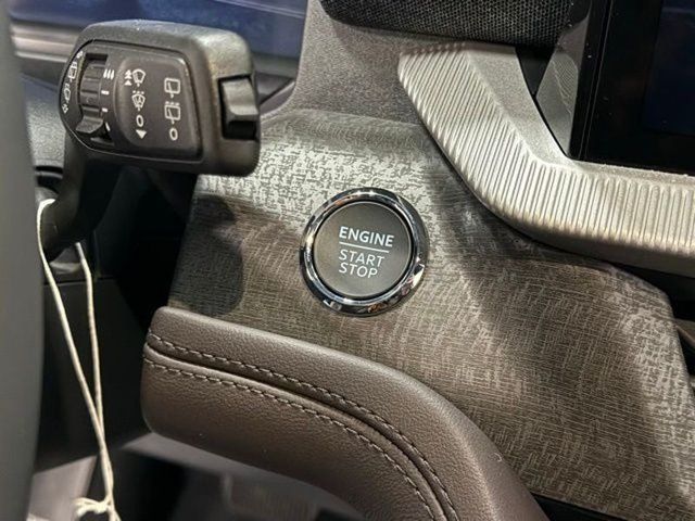 Used 2026 Ford Explorer Platinum RWD image 17
