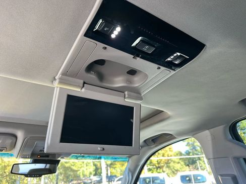 Used 2017 GMC Yukon XL SLT w/ Premium Edition image 19