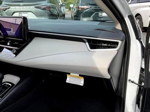 Certified 2025 Toyota Corolla LE image 18